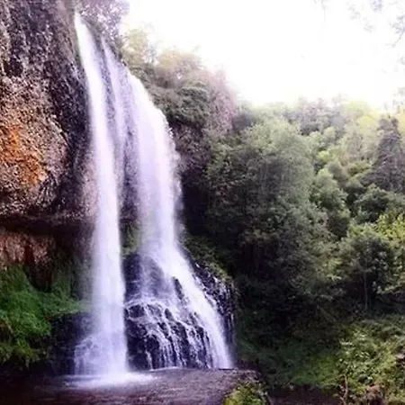 Casa de Férias Maison Accueillante à Landos, 55 M², Cheminée *