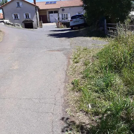 Maison Accueillante à Landos, 55 M², Cheminée Casa de Férias *