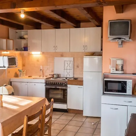 Maison Accueillante A Landos, 55 M², Cheminee Landos