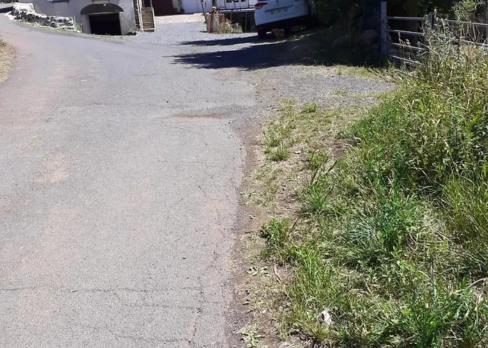 Maison Accueillante A Landos, 55 M², Cheminee Holiday home *